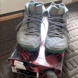 Kyrie 4 men’s size 8 shoes